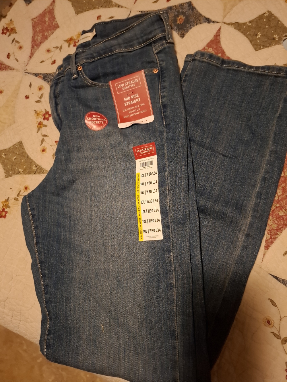 Levi's Women's Mid-Rise Straight Leg Jeans in Blue Denim